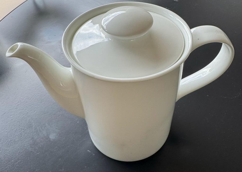 Punt gave theepot. Arzberg bone China, Ophalen of Verzenden, Zo goed als nieuw