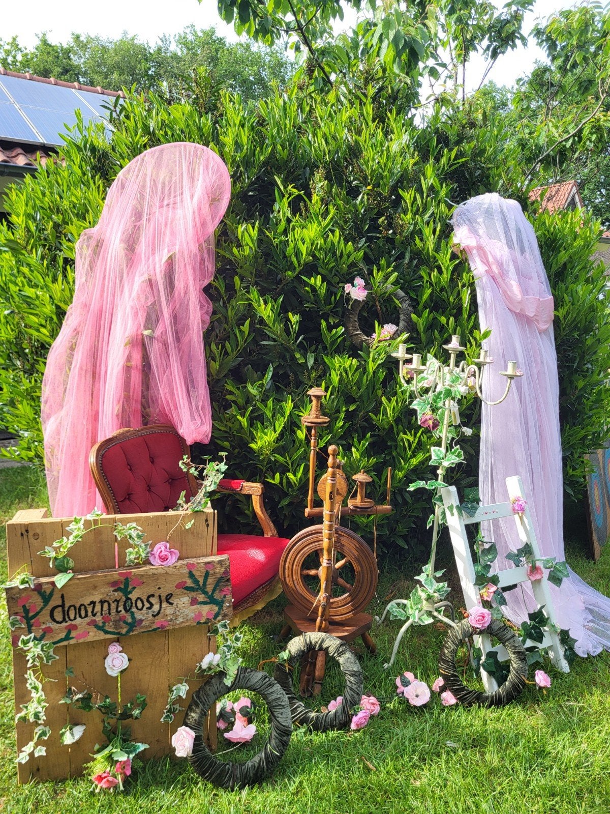 Doornroosje versiering sprookjes spinnewiel klamboe rozen, Ophalen, Gebruikt, Fantasy