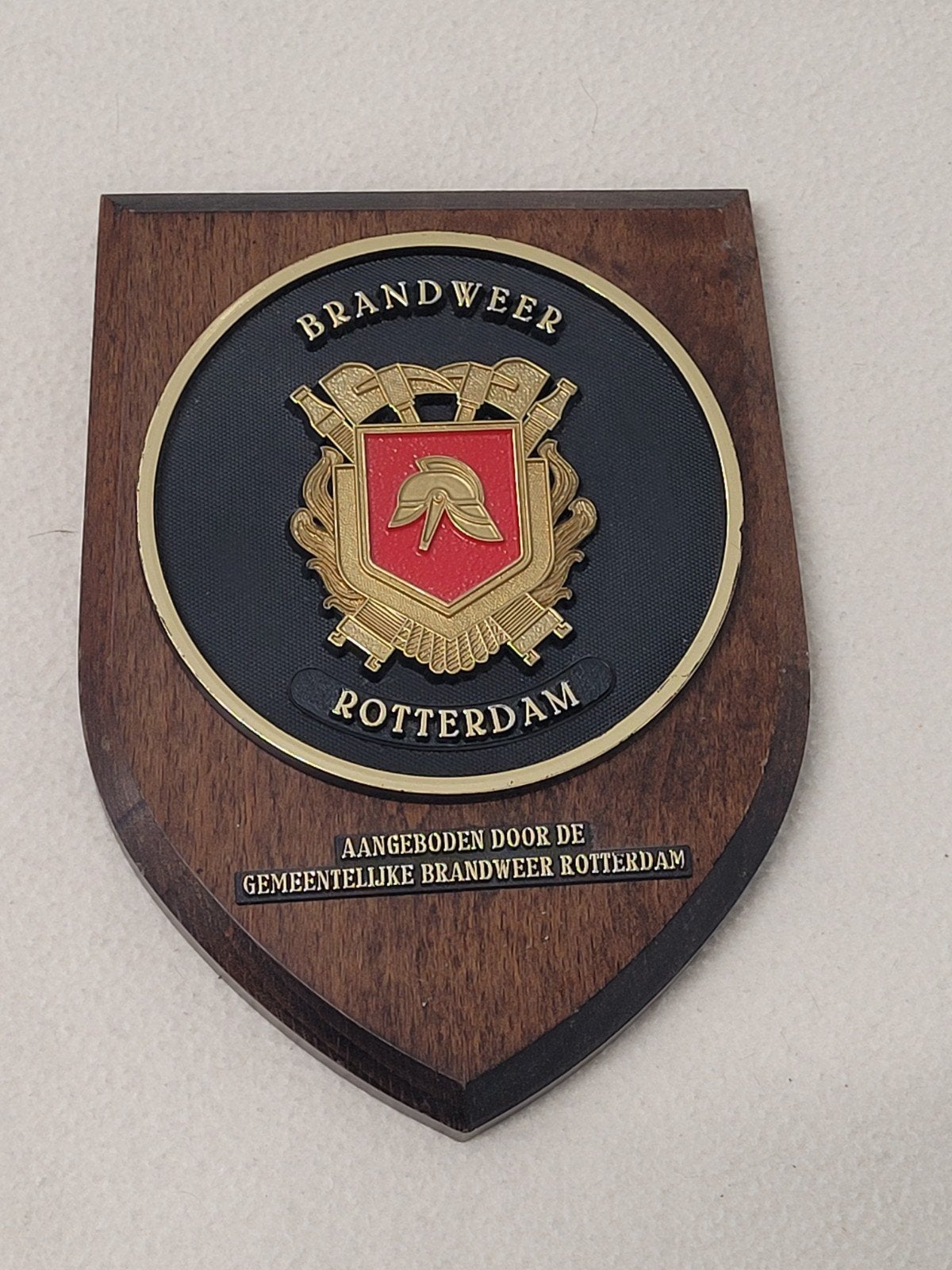 Brandweer Rotterdam plaquette houten schild, Heradische Wapen Industrie Hooymeyers, Mercuriusstraat 20, 3133 EN Vlaardingen, Ophalen of Verzenden