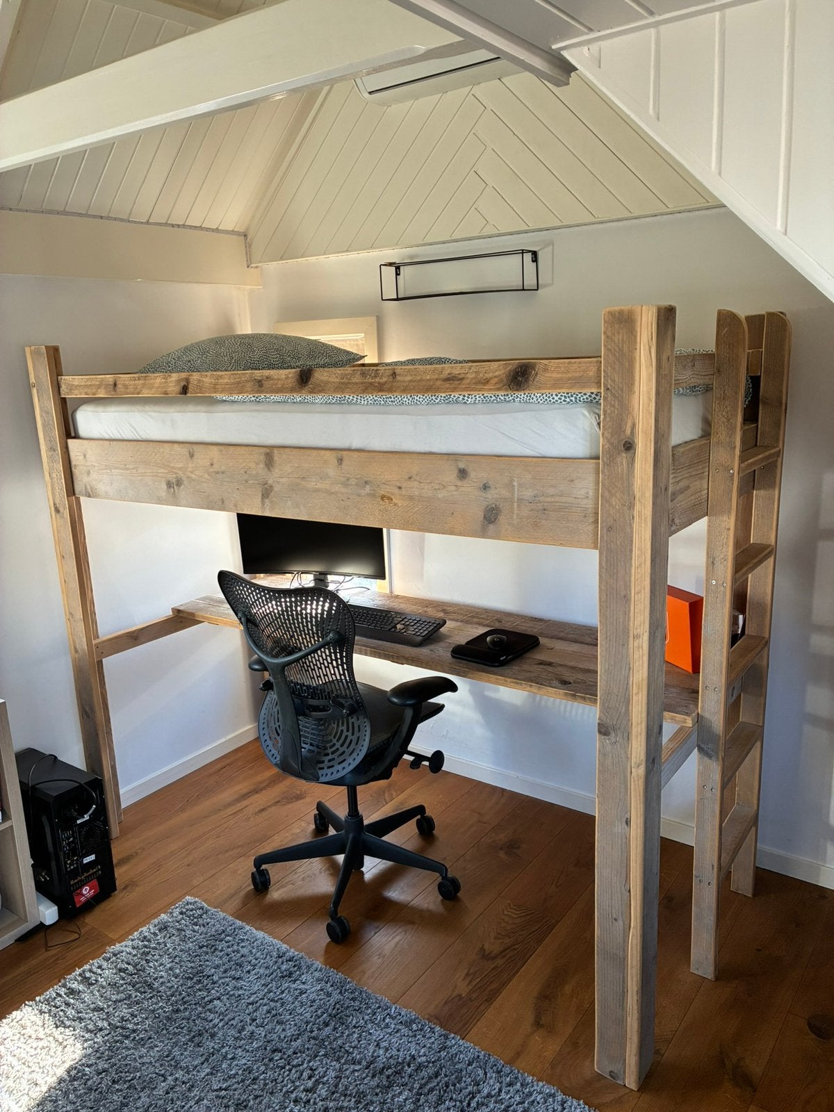 Hoogslaper met bureau, Ophalen, Eenpersoons, Zo goed als nieuw, 90 cm