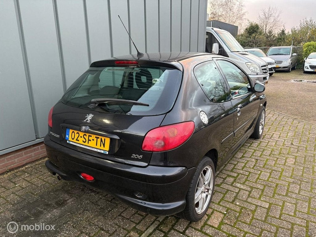 Peugeot 206 1.4-16V Air-line 3 APK - NAP - INRUILKOOPJE, Auto's, Peugeot, Voorwielaandrijving, 938 kg, 1360 cc, 31 €/maand