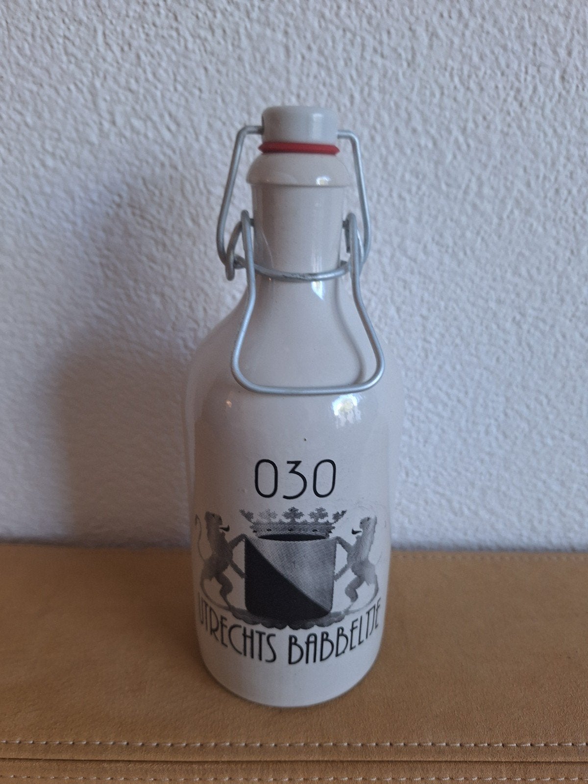 Utrechts Babbeltje likeur in keramische fles, Ophalen, Beige, Zo goed als nieuw, Modern