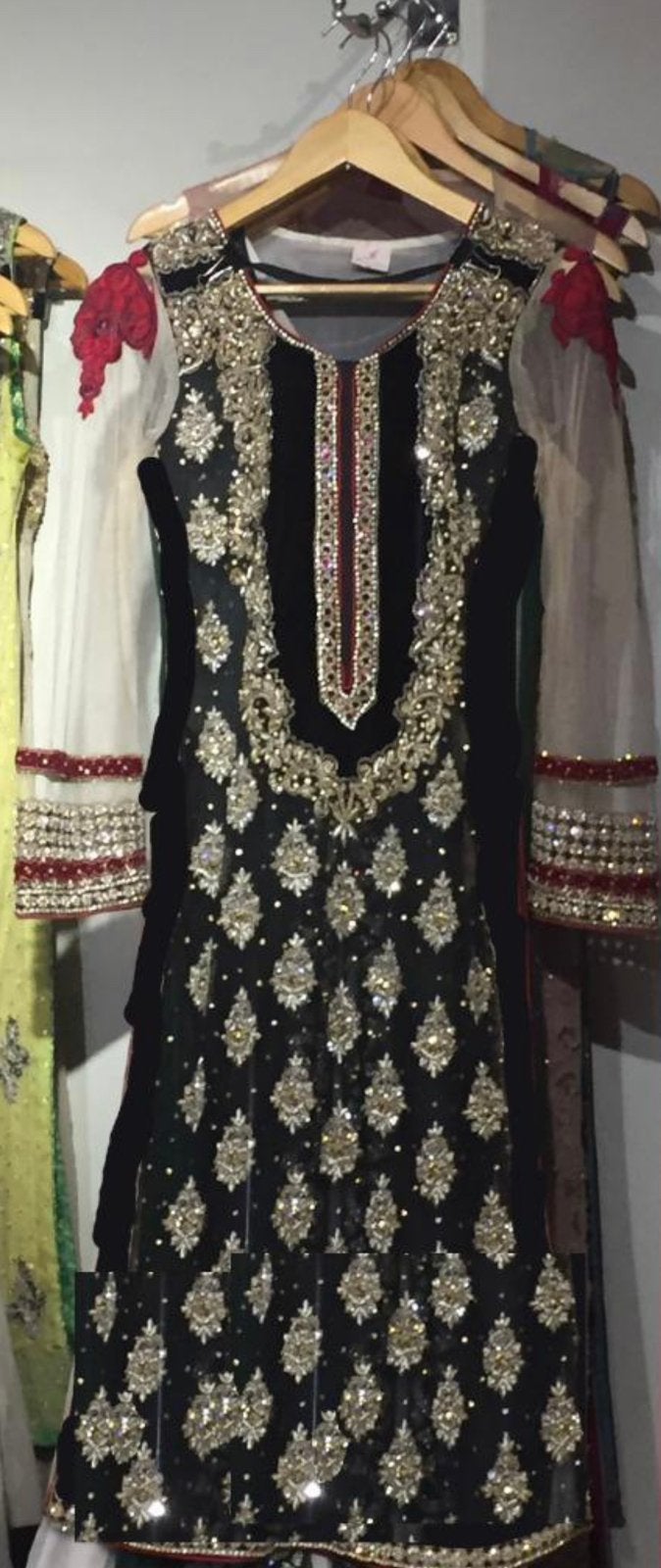 Indian bollywood zwart rood salwar kameez bewerkt, Kleding | Dames, Gelegenheidskleding, Ophalen of Verzenden, Zo goed als nieuw