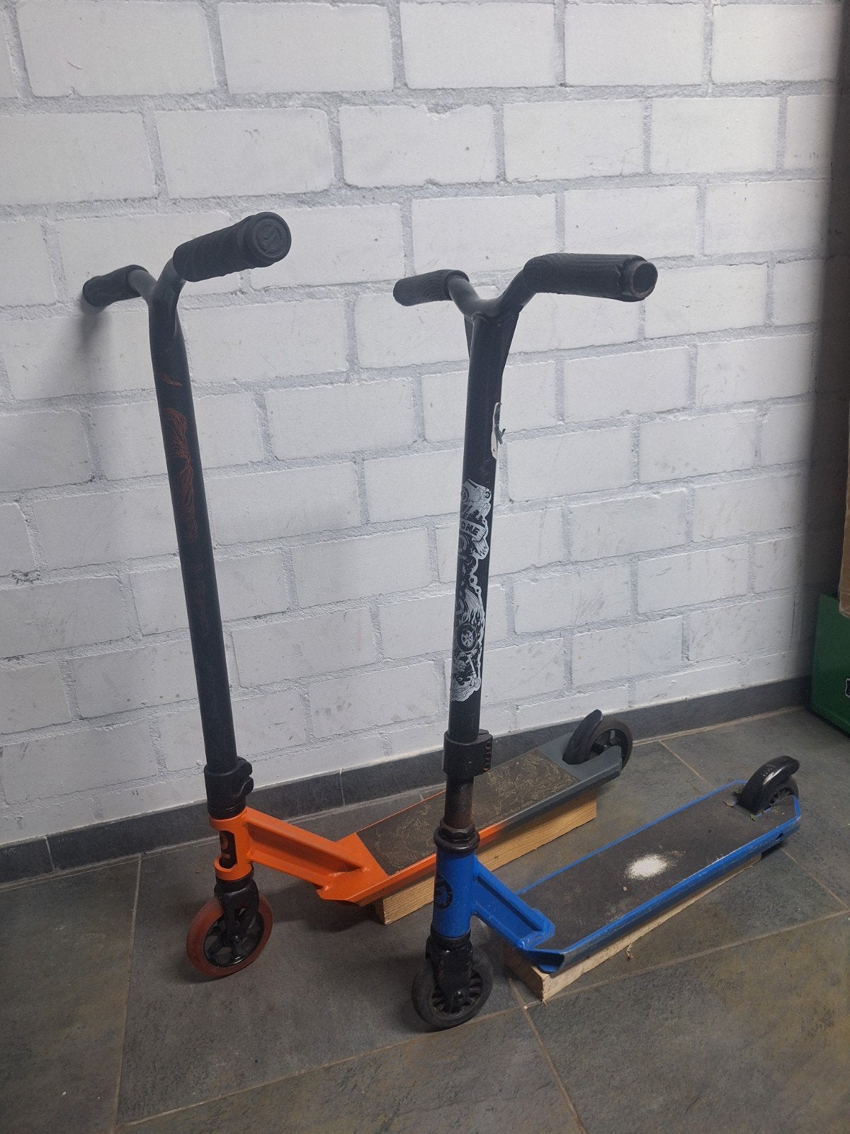Stuntstep zo goed als nieuw en eentje maatje kleiner, Fietsen en Brommers, Steps, Ophalen of Verzenden, Gebruikt, Overige typen