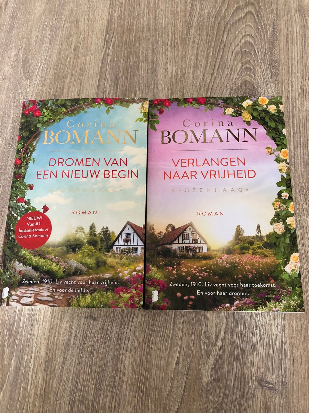Corina Bomann Rozenhaag deel 1 & 2, Boeken, Chicklit, Ophalen of Verzenden, Zo goed als nieuw