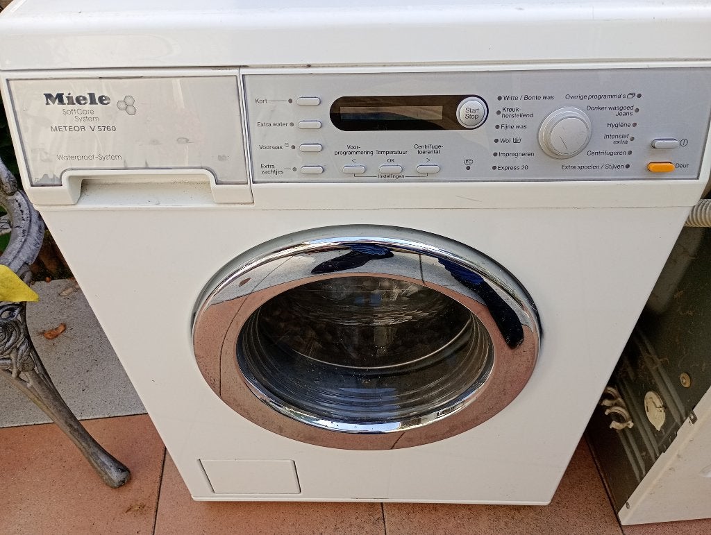 2 Miele wasmachines voor onderdelen, Ophalen, Energieklasse A of zuiniger, Voorlader, Niet werkend