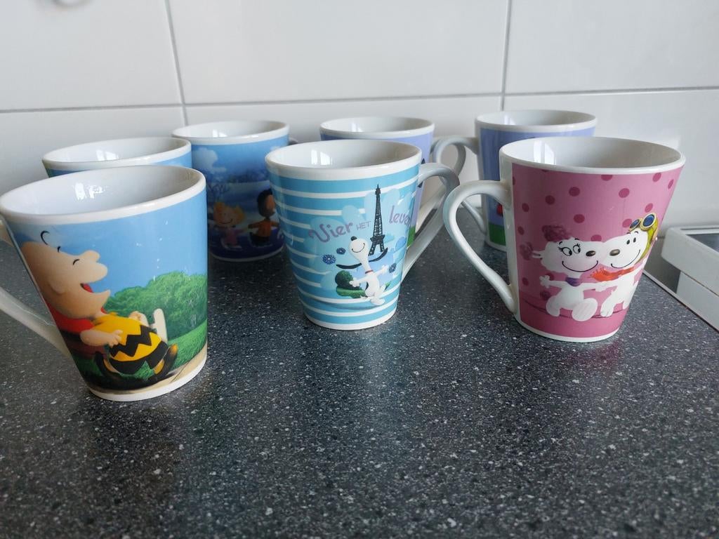7 leuke Snoopy mokken - 5 verschillende designs, Gebruikt, Keramiek, Ophalen of Verzenden, Overige stijlen