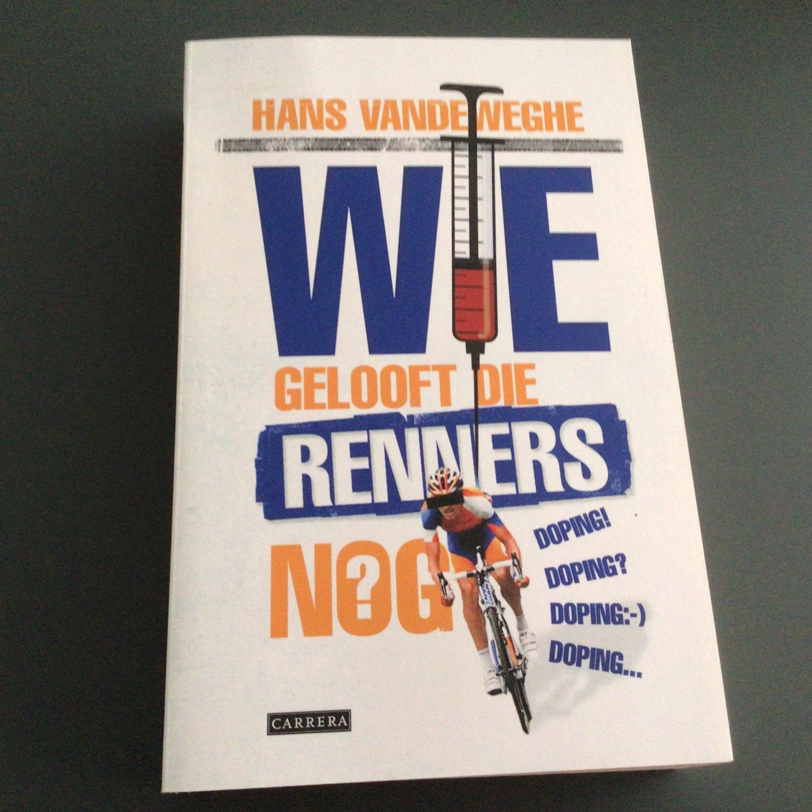 Hans Vandeweghe - Wie gelooft die renners nog?, Lopen en Fietsen, Ophalen of Verzenden, Zo goed als nieuw, Hans Vandeweghe