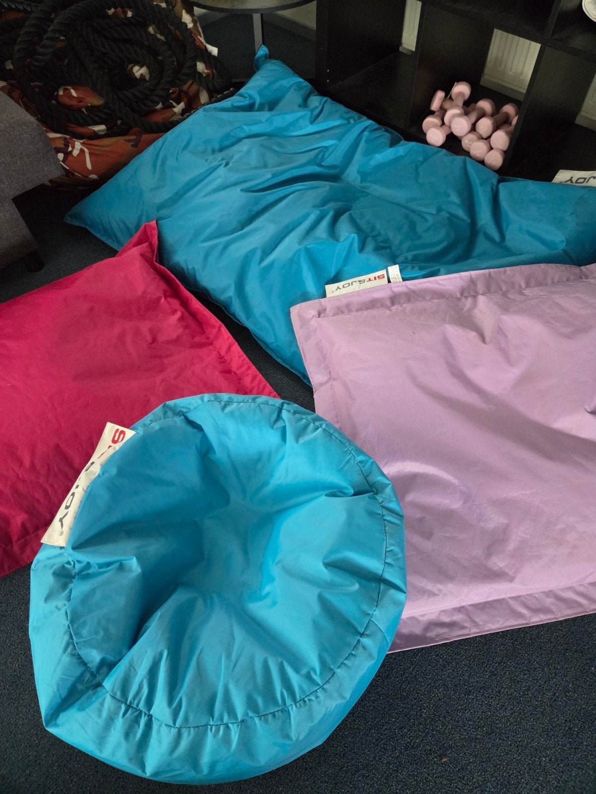 Diverse zitzakken en zitzakstoel, verschillende kleuren, Ophalen, Gebruikt