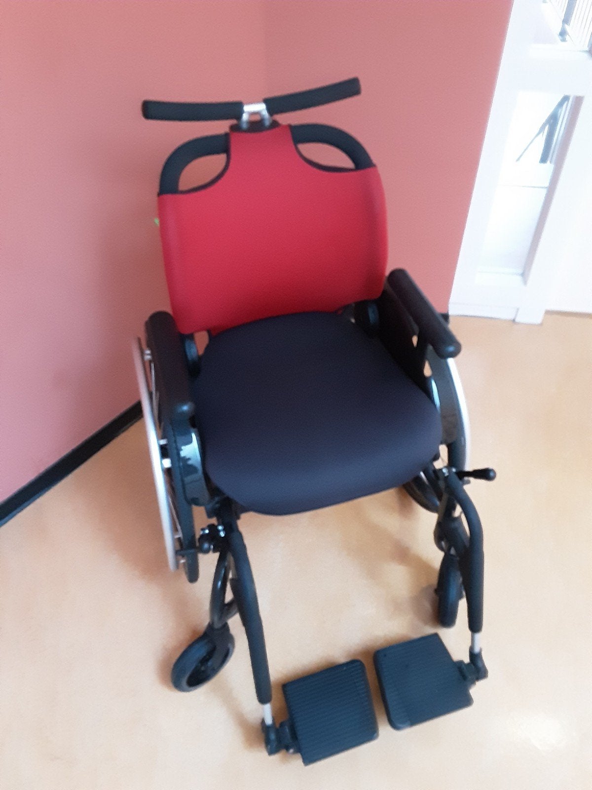 Rolstoel (O4 SWAYHOPPER )  voor € 500., Diversen, Ophalen, Zo goed als nieuw, Duwrolstoel
