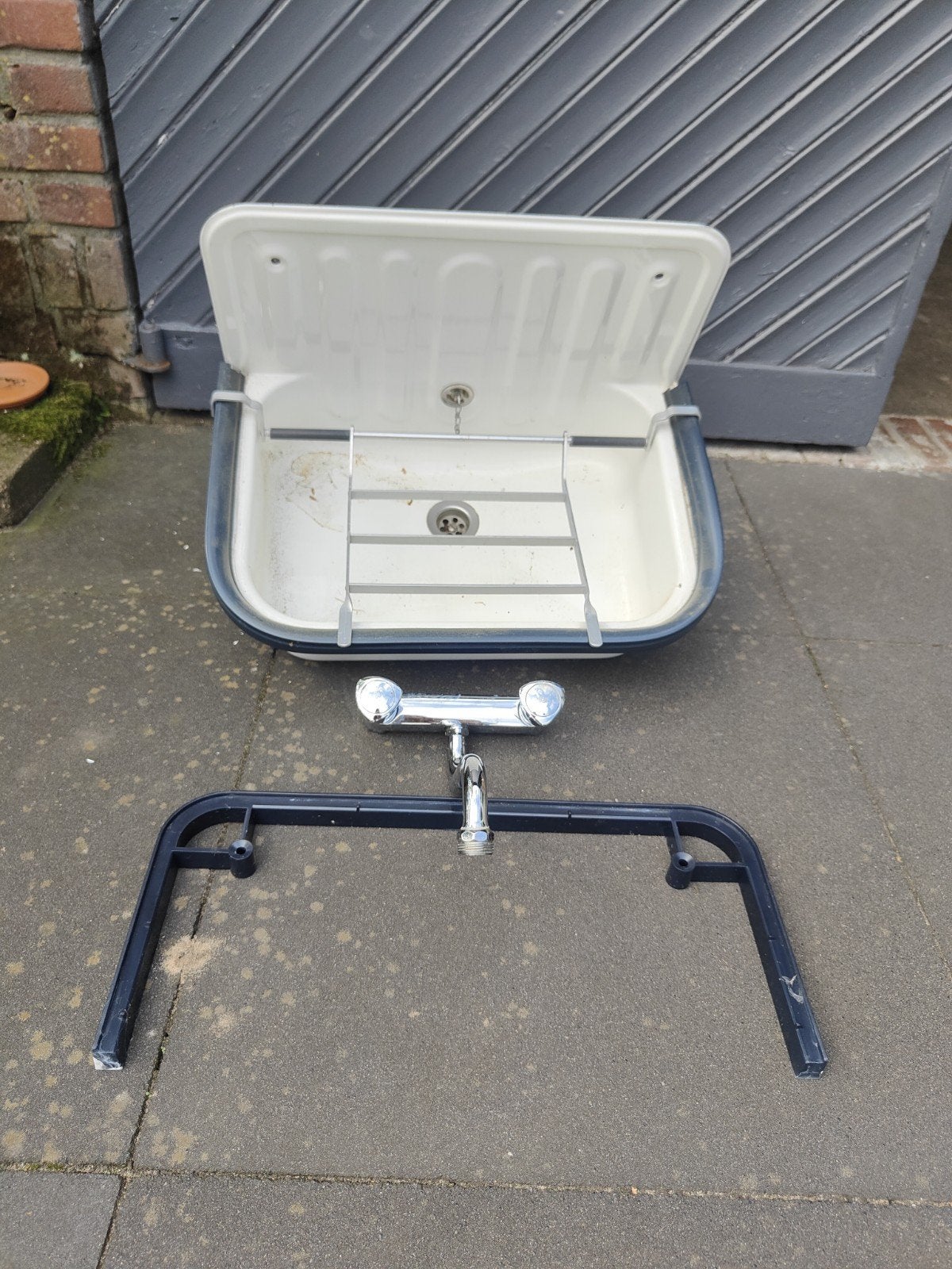Wastafel/stortbak met kraan en onderstel, Ophalen, Gebruikt, Chroom, Wastafel