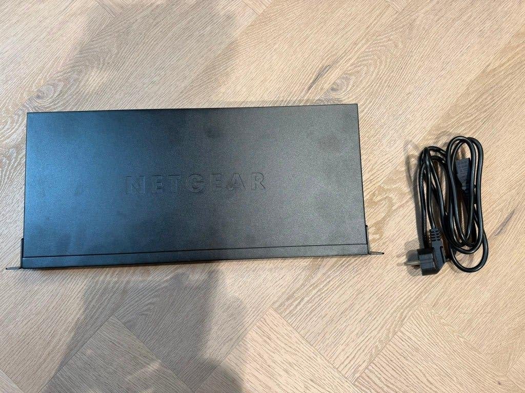 Netgear GS348 unmanaged 48-poort switch., Computers en Software, Ophalen, Zo goed als nieuw