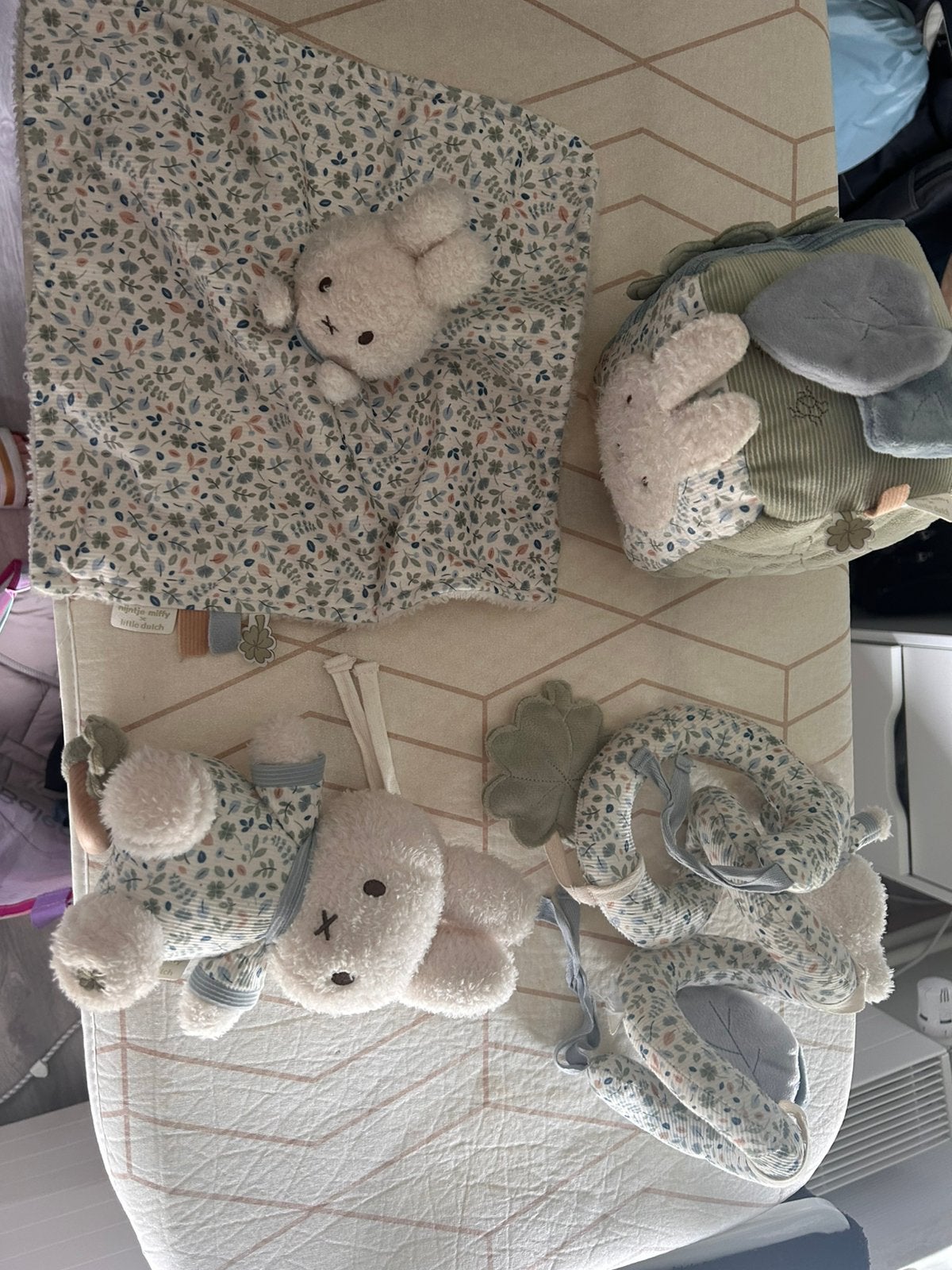 Nijntje/little dutch set, Ophalen, Zo goed als nieuw, Mobiel
