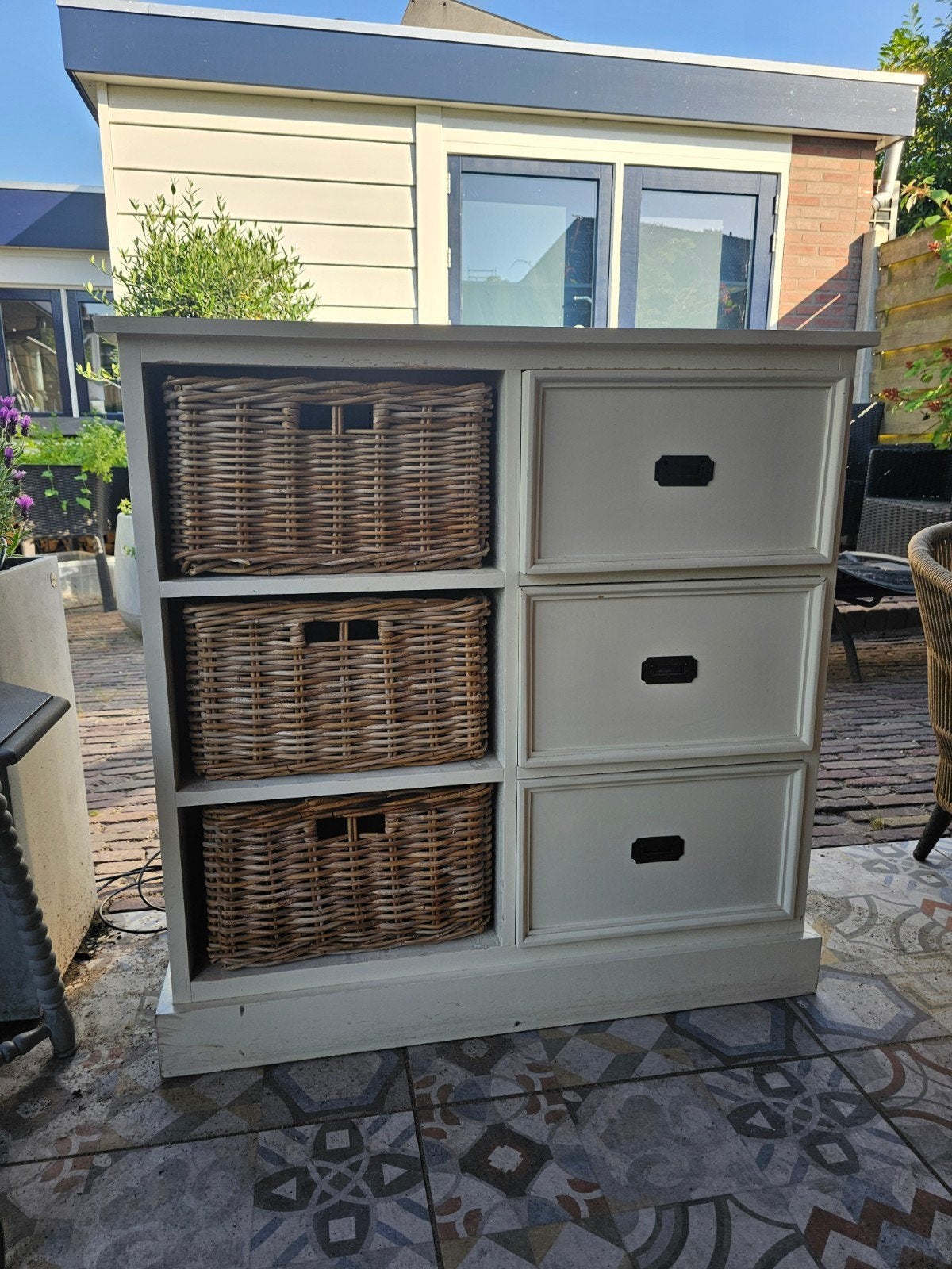 Crème dressoir met rieten manden en lades, Met plank(en), Gebruikt, 100 tot 150 cm, Ophalen of Verzenden