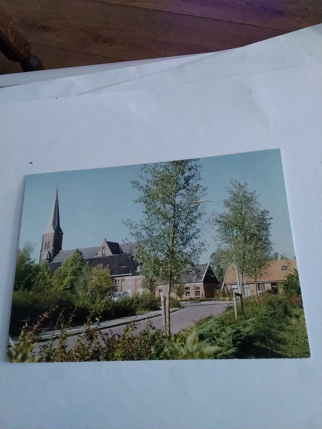 Ansichtkaart Bedum, Groningen - Kerk en omgeving, Ophalen of Verzenden, 1980 tot heden, Ongelopen, Groningen