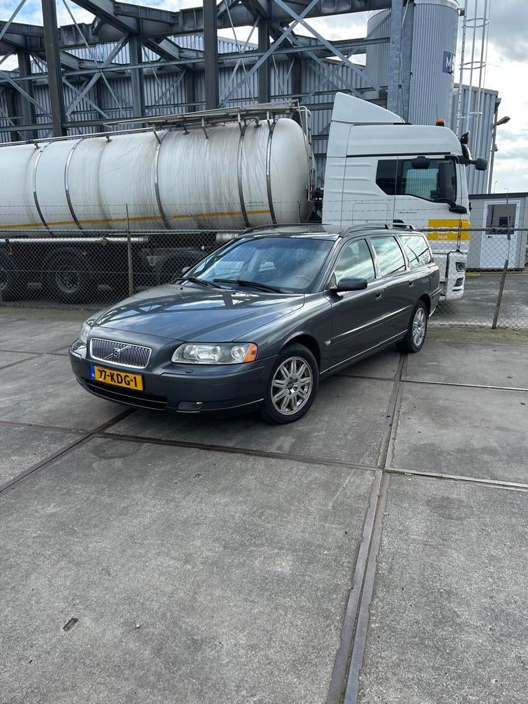 Volvo V70 2.4 5 Cilinder, Voorwielaandrijving, 1800 kg, Zwart, Leder en Stof