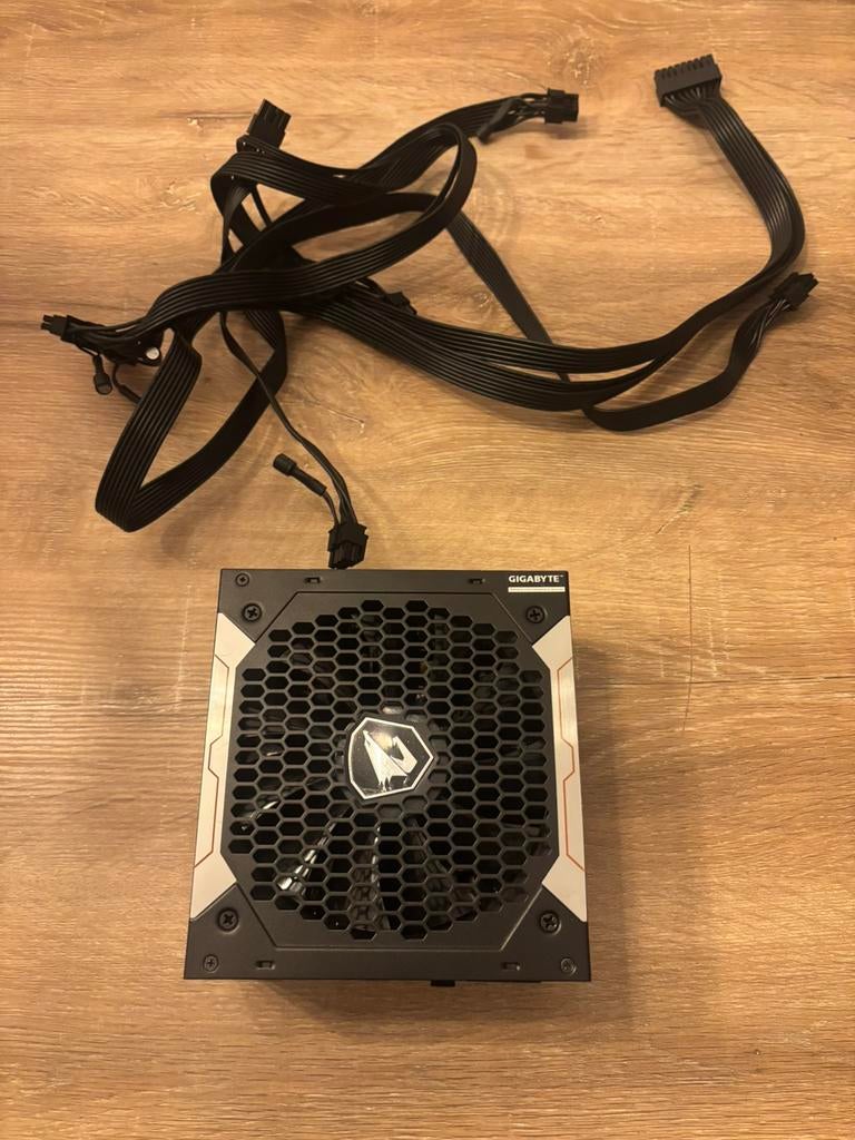 Aorus 850W Gold modular voeding met alle kabels”, Computers en Software, Interne voedingen, Zo goed als nieuw, Ophalen of Verzenden
