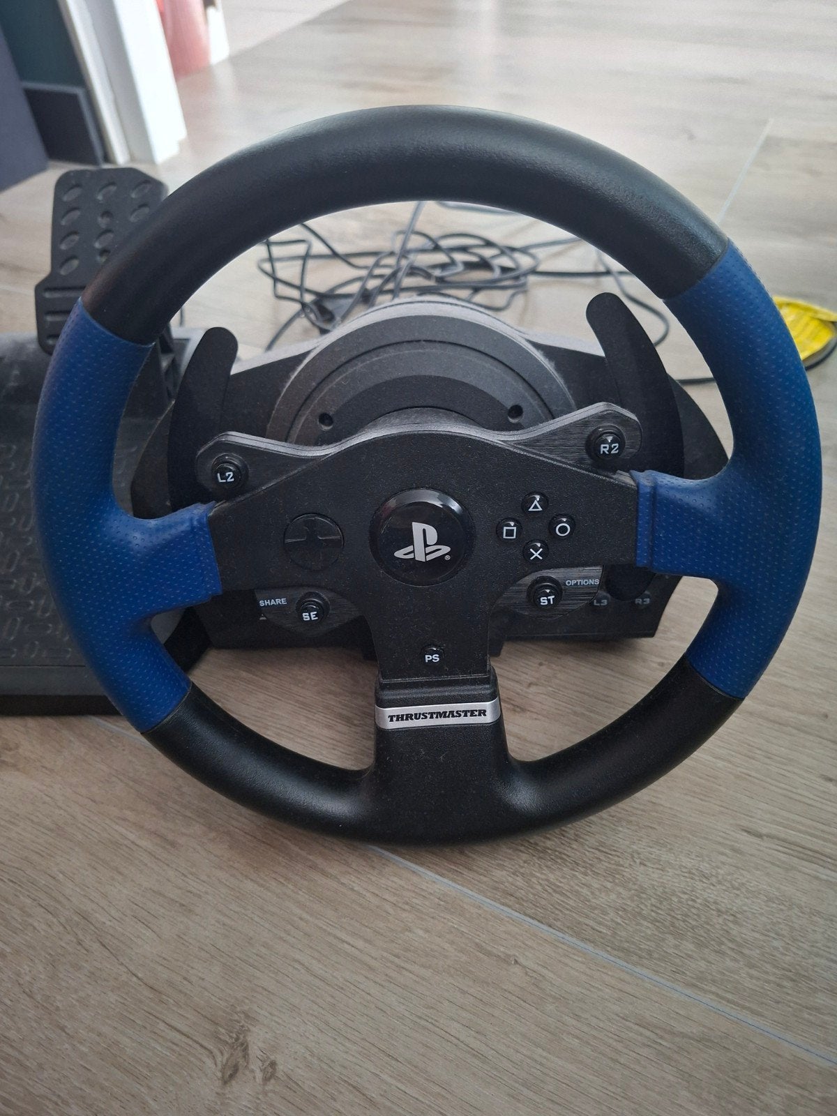 Thrustmaster T150 racestuur met pedalen, Ophalen, Zo goed als nieuw, Stuur of Pedalen, PlayStation 4