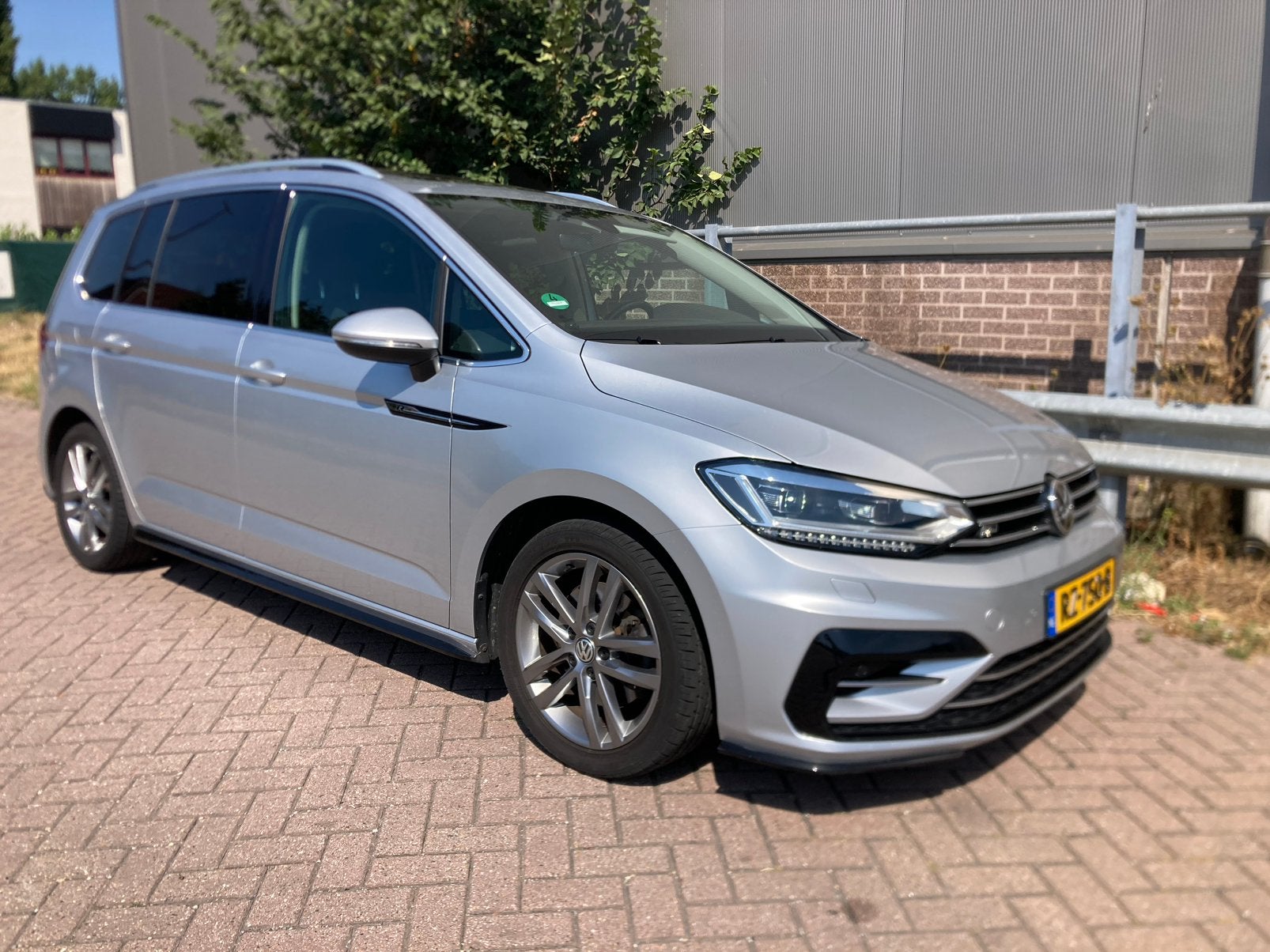 VW Touran 1.4 TSI 150pk DSG Highline Edition R (R-line) 7p, Euro 6, 4 cilinders, 150 pk, Grijs