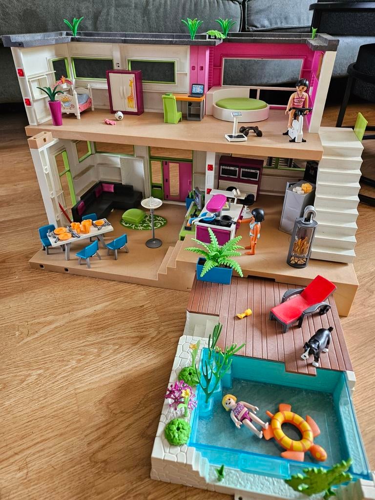 Playmobil Villa met complete inrichting en zwembad, Kinderen en Baby's, Speelgoed | Playmobil, Ophalen of Verzenden, Gebruikt