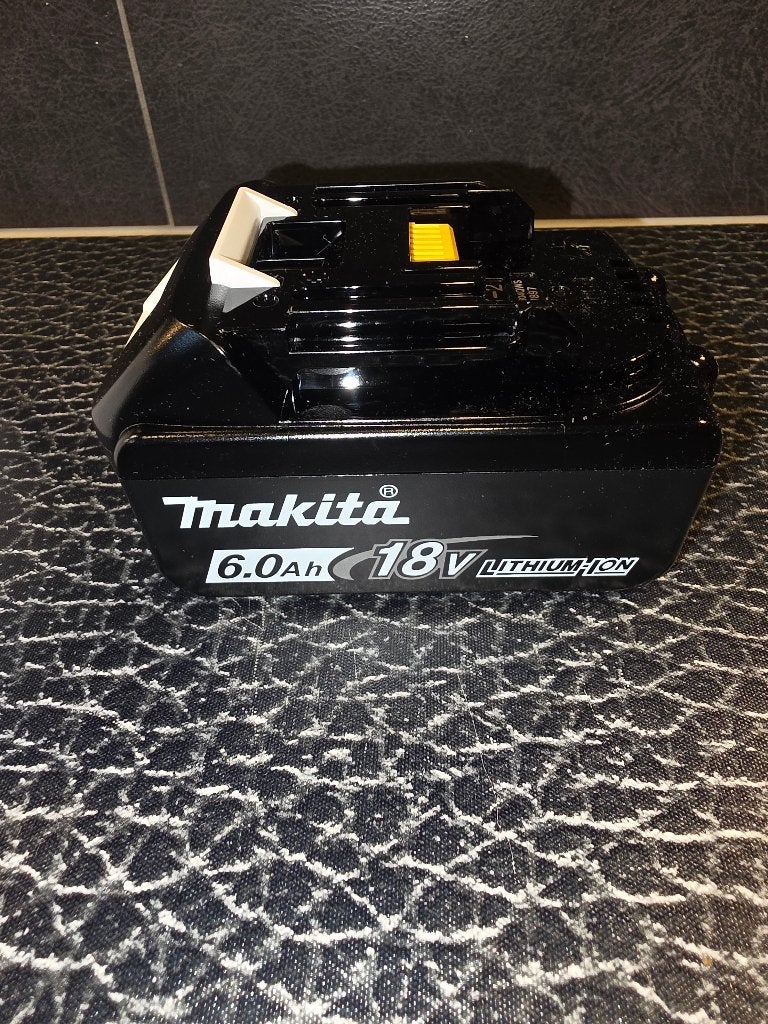 Foto 4 van Twee Makita BL 1860B accu's 18V 6.0Ah  NIEUW