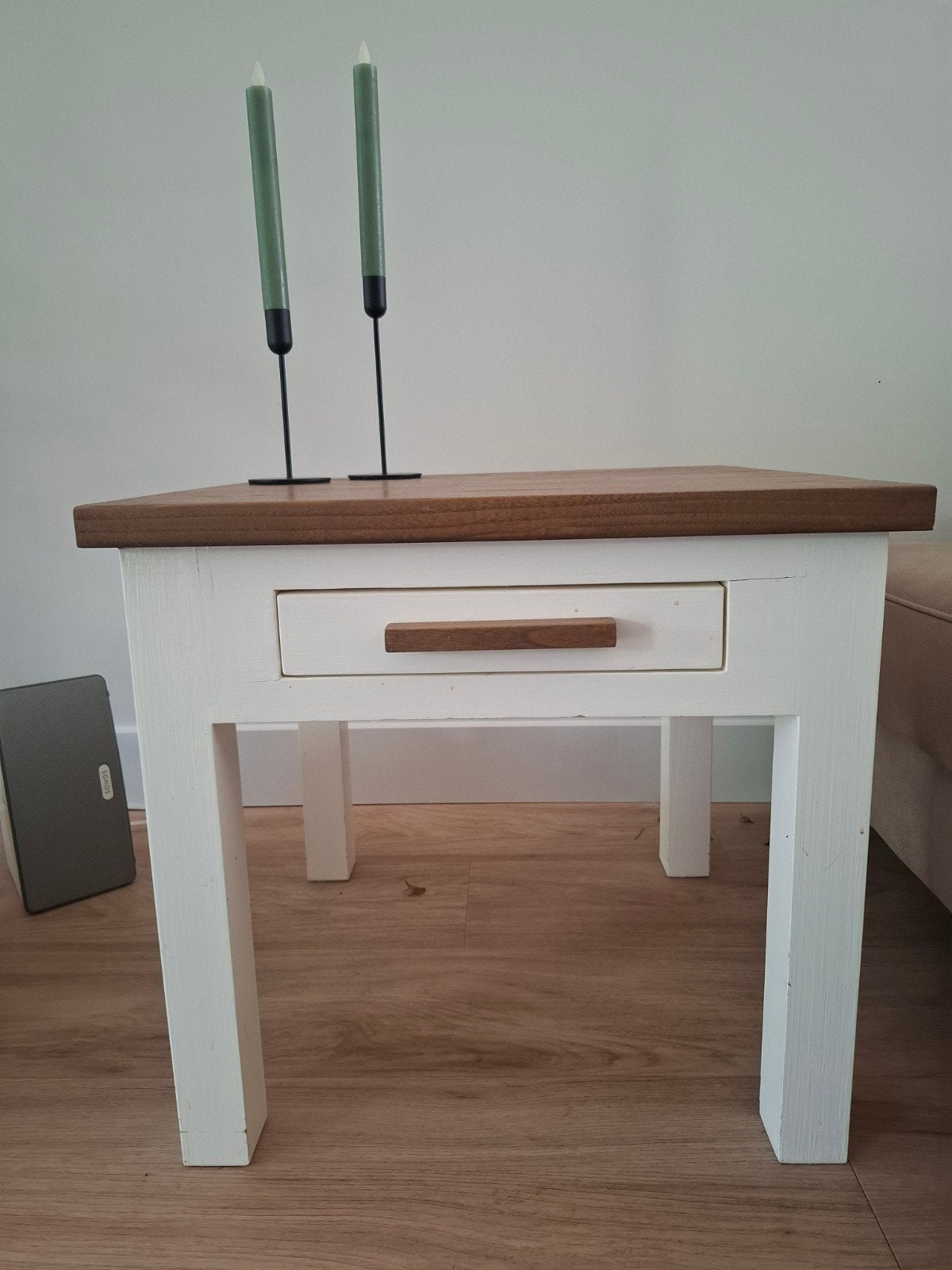 Houten bijzettafel met lade - landelijke stijl, Huis en Inrichting, Tafels | Bijzettafels, Minder dan 55 cm, Gebruikt, Vierkant