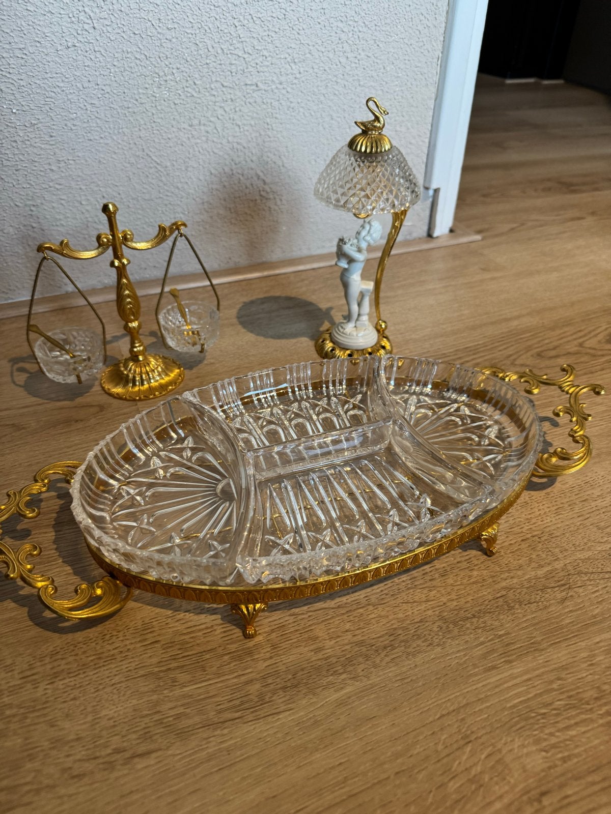 Decoratieve set: schaal, weegschaal en lampje, Ophalen