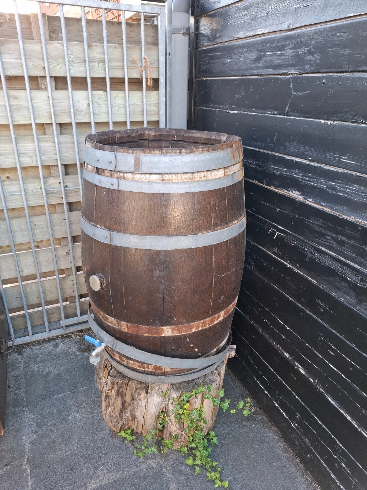 Houten regenton met kraantje, Ophalen, Gebruikt, Met kraantje, 75 tot 150 liter