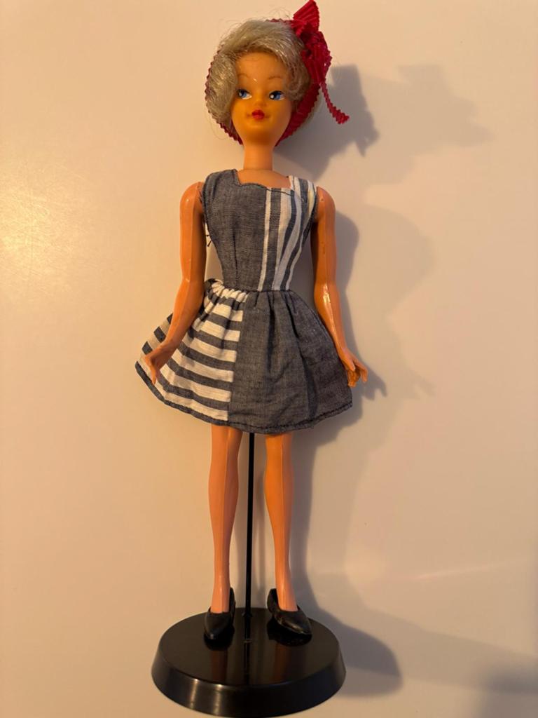 Vintage willy wildebras oude pop barbie jurkje, Verzamelen, Poppen, Zo goed als nieuw, Kleertjes, Ophalen of Verzenden