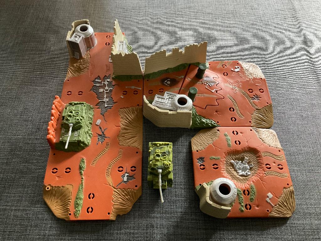 Micro Machines 3 Delen en 1 Tank -- B01, Ophalen, Zo goed als nieuw