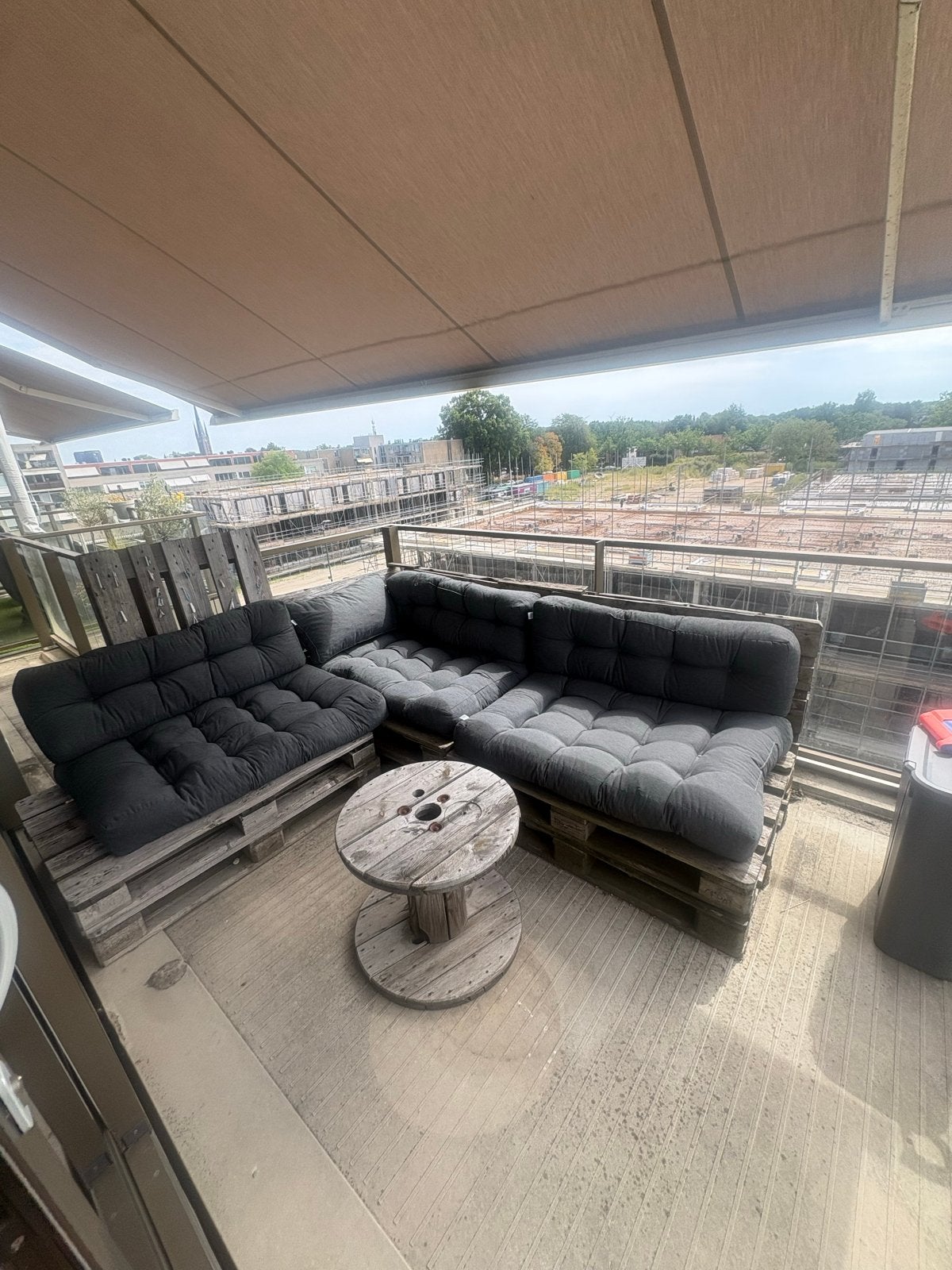 Loungeset van pallets met kussens, Ophalen, 4 zitplaatsen, Gebruikt, Loungeset