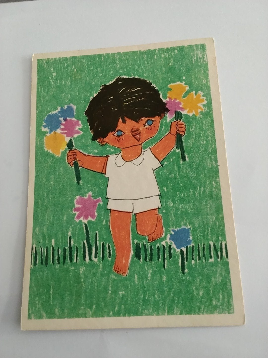 Vintage Ansichtkaart: Jongen met Bloemen (1960-1980), Ophalen of Verzenden