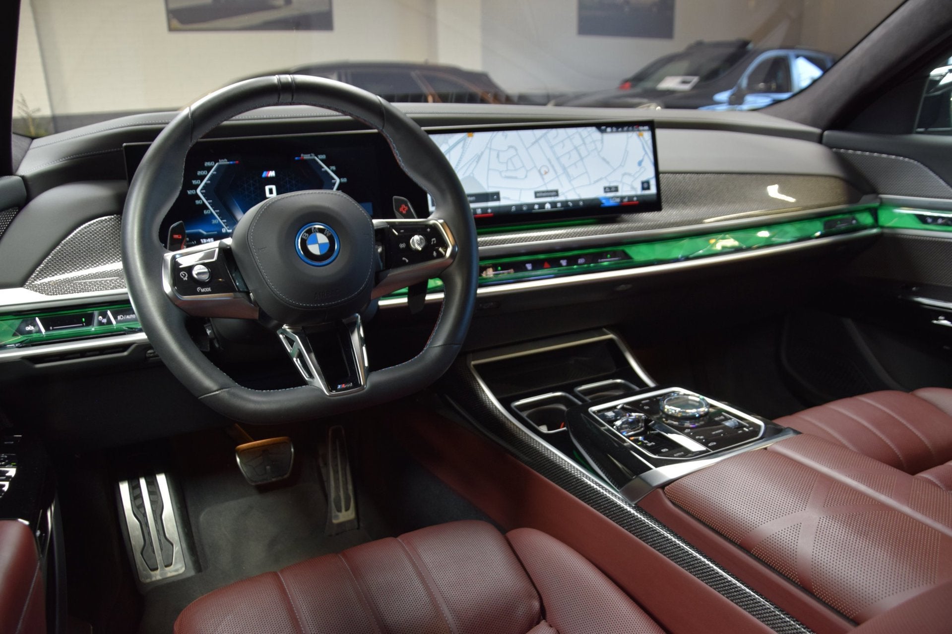 BMW 7-serie M760e xDrive Navi|Massage|Theater Screen|Auto-Do, Auto's, BMW, Automaat, Gebruikt, 2000 kg, Vierwielaandrijving