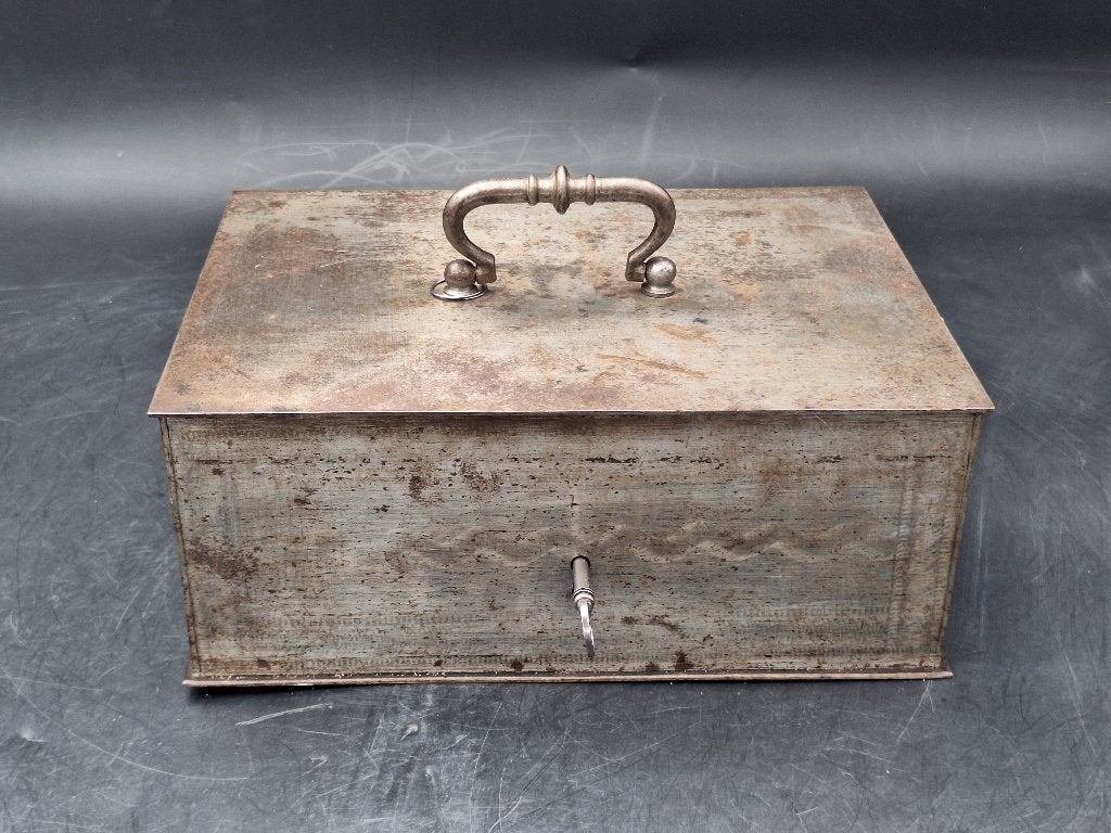oud ijzeren kistje met sleutel, begin 1900, Ophalen of Verzenden
