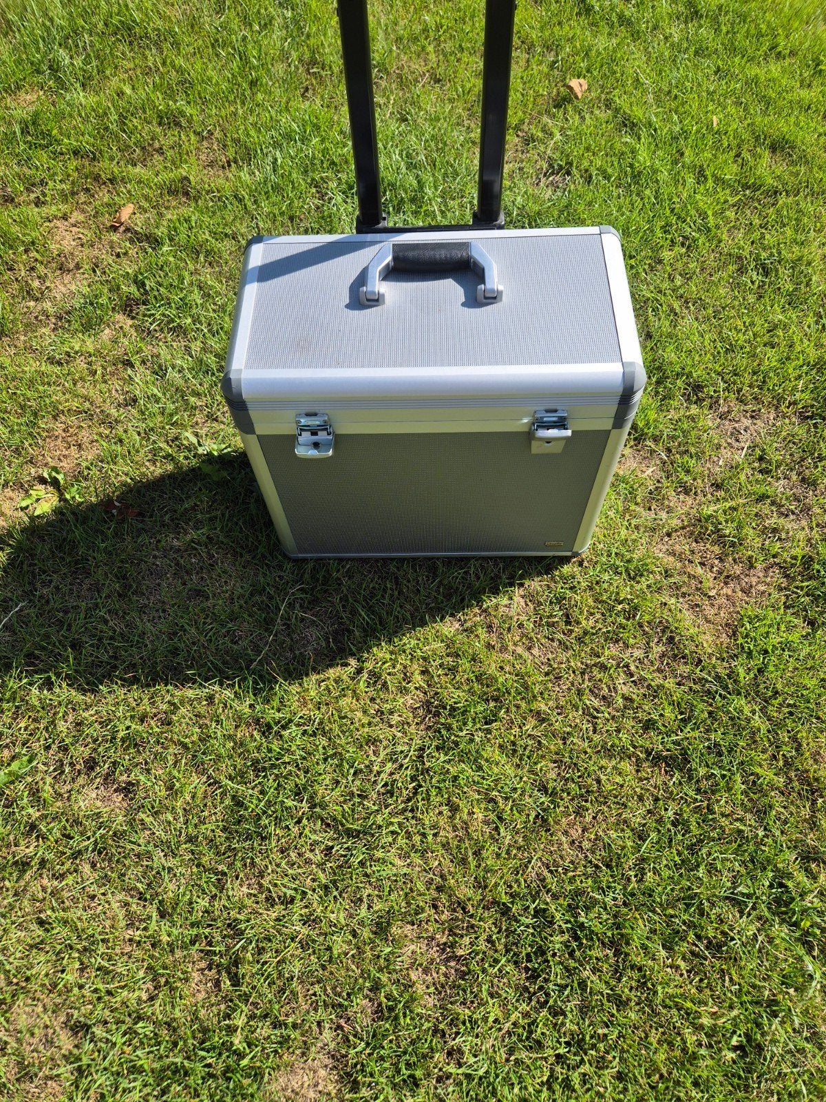 Aluminium koffer met wieltjes en uitschuifbare handgreep, Ophalen, Uitschuifbare handgreep, Gebruikt, Minder dan 50 cm