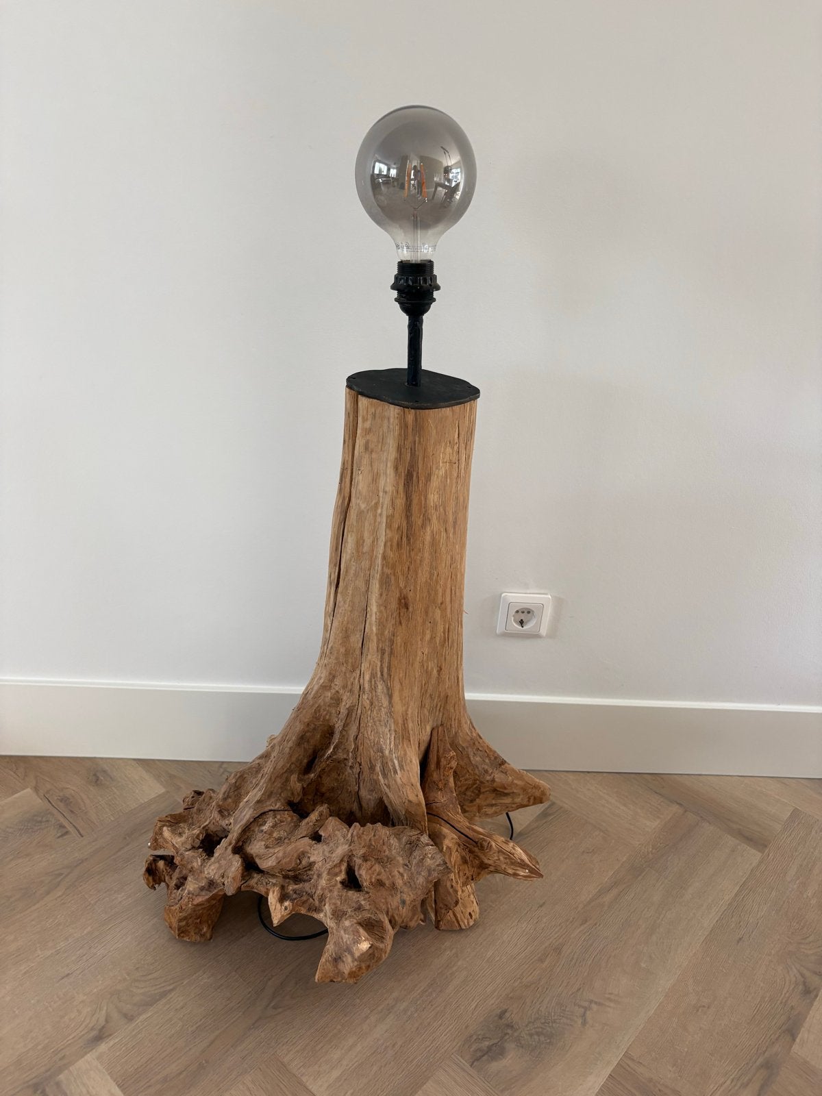 Unieke vloerlamp van boomstronk, Huis en Inrichting, Ophalen, Overige fittingen, Zo goed als nieuw, Minder dan 100 cm