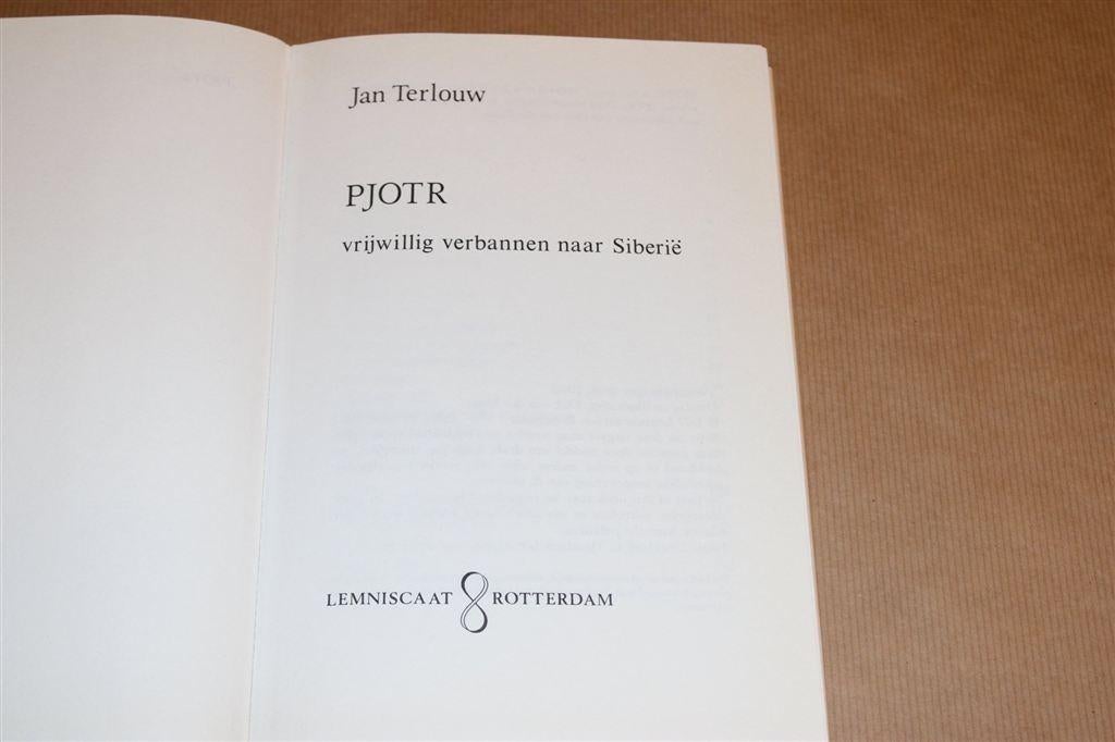 Pjotr van Jan Terlouw — Klassieke Jeugdroman [Siberië], Ophalen of Verzenden, Zo goed als nieuw