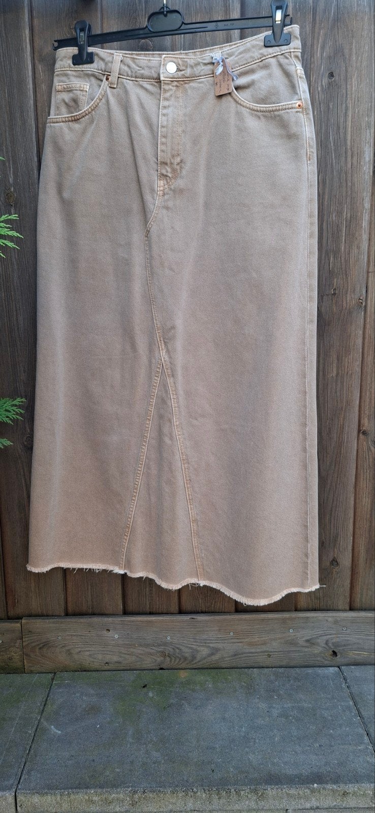 Nieuwe beige lange maxi jeansrok maat 40 
Monki, Maat 38/40 (M), Beige, Nieuw, Ophalen of Verzenden