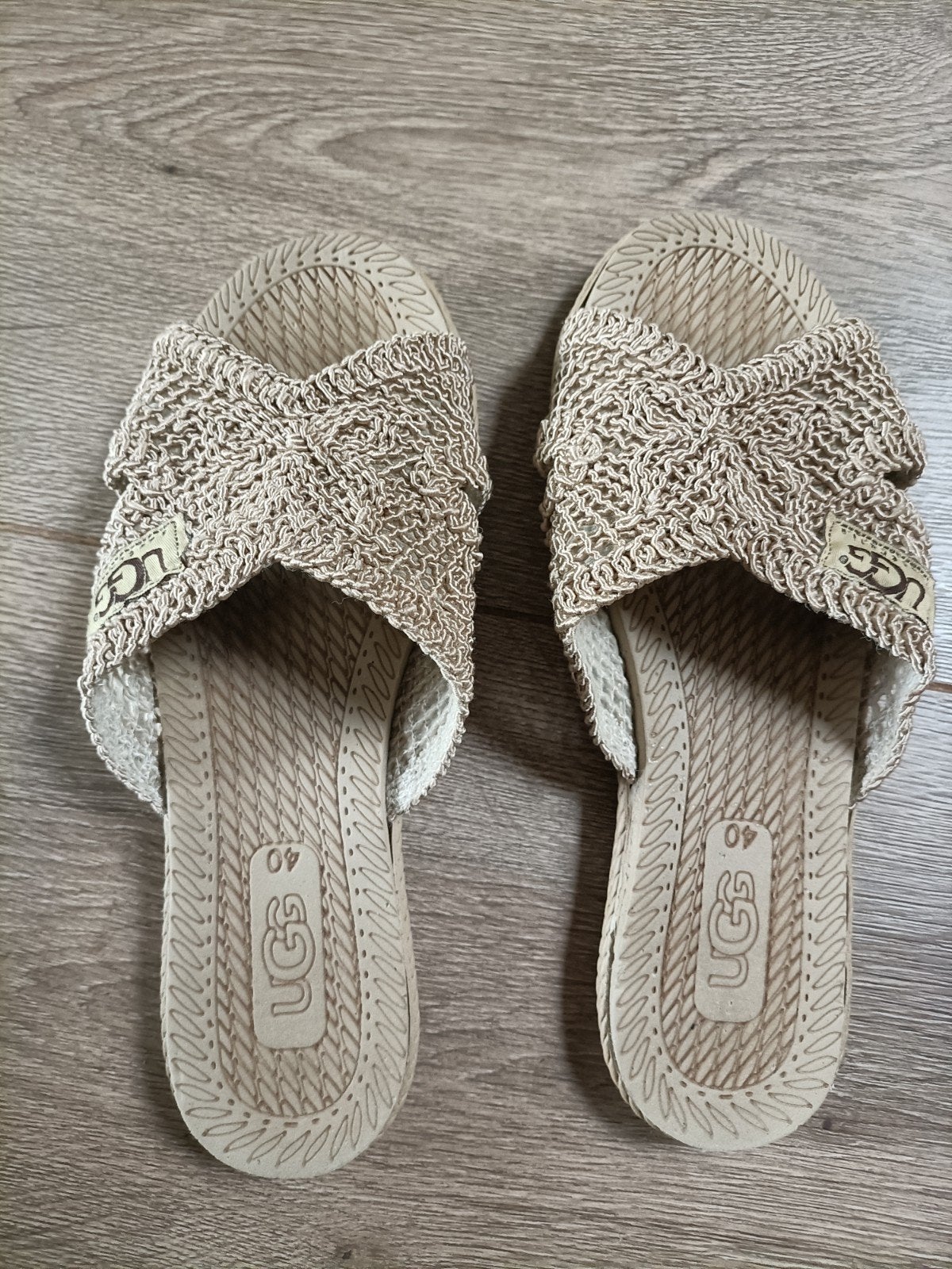 Superleuke beige UGG slippers - Maat 40, Slippers, UGG, Beige, Ophalen of Verzenden