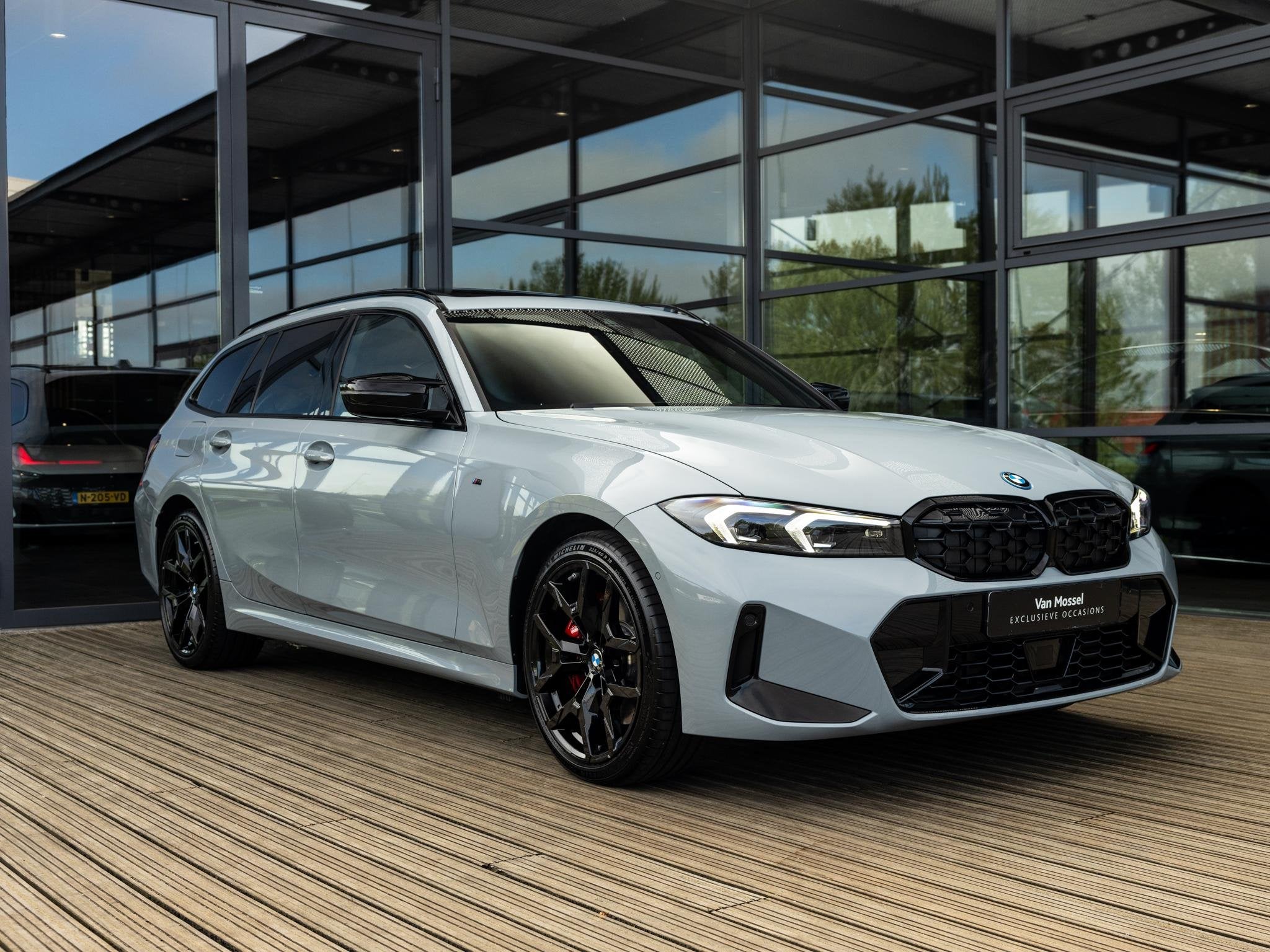 BMW 3-serie Touring 330e | DIRECT BESCHIKBAAR | NW MODEL | M, Auto's, Achterwielaandrijving, Gebruikt, 4 cilinders, 135 min