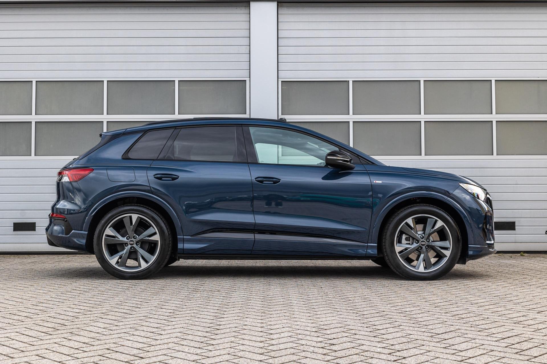 Audi Q4 e-tron 286pk S edition performance 82 kWh | Panorama, Auto's, Automaat, Achterwielaandrijving, Zwart, 82 kWh