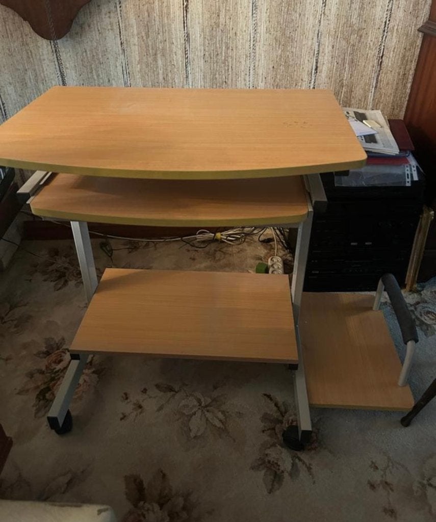 Handige computer tafel / bureau op wieltjes, Ophalen, Bruin, Zo goed als nieuw, Overige merken