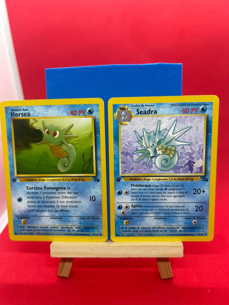 Horsea 49/62 & Seadra 28/62 Fossil 1st Edition Italian, Hobby en Vrije tijd, Verzamelkaartspellen | Pokémon, Ophalen of Verzenden