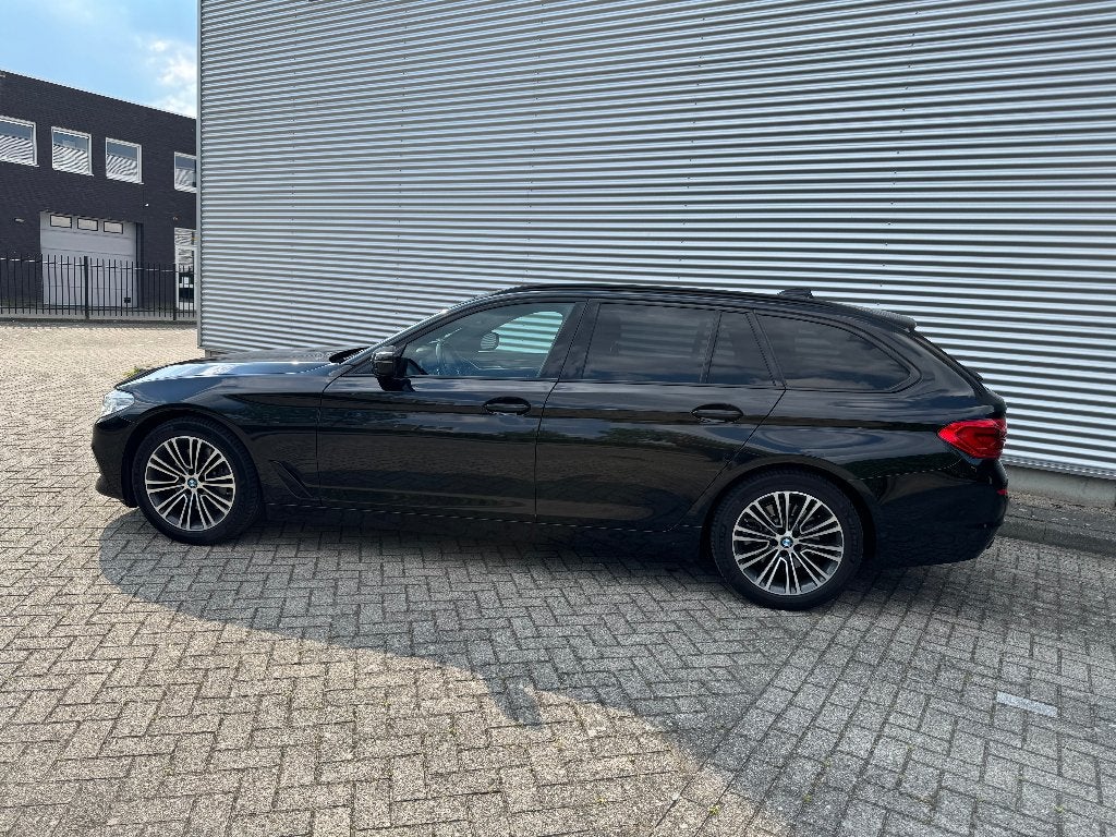 BMW 5-Serie Touring 530i G31 High Executive Aut. 2019 Zwart, Auto's, BMW, Automaat, 1998 cc, Achterwielaandrijving, 4 cilinders