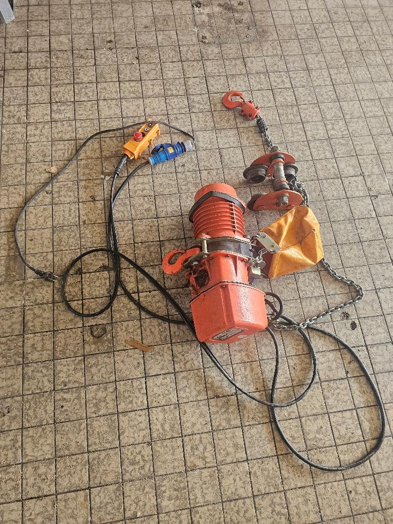Elektrische kettingtakel 1 ton – 230V, Ophalen, Gebruikt