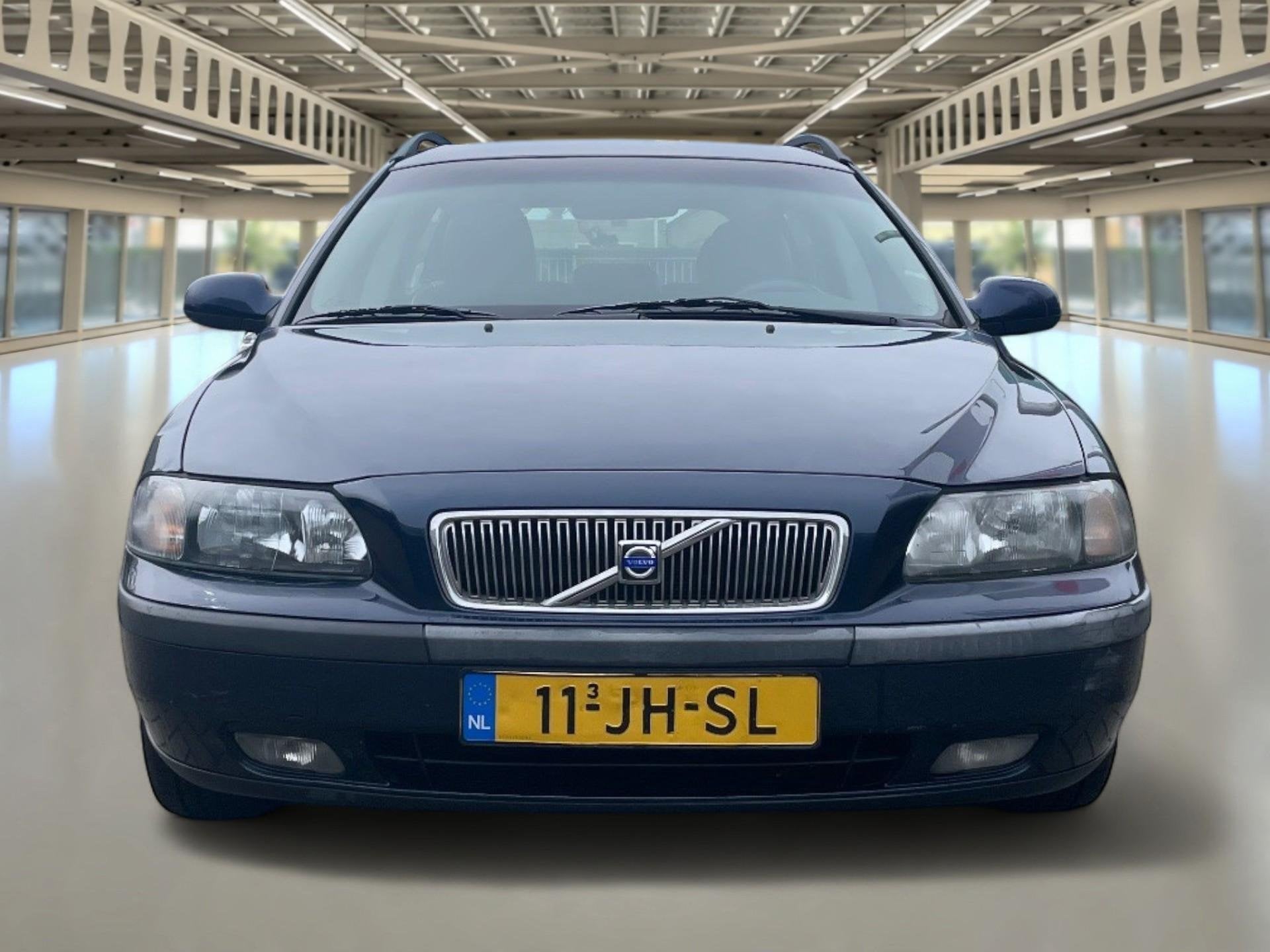 Volvo V70 2.4 Comfort Line Nieuwe Apk met garantie, Auto's, Zwart, 144 €/maand, 750 kg, 5 cilinders