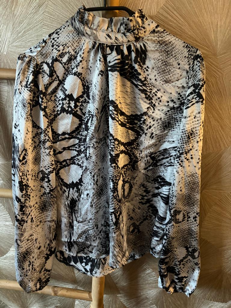 Dames Shein shirt met slangenprint - Maat L (valt als M/L), Zwart, Maat 42/44 (L), Ophalen of Verzenden, Lange mouw