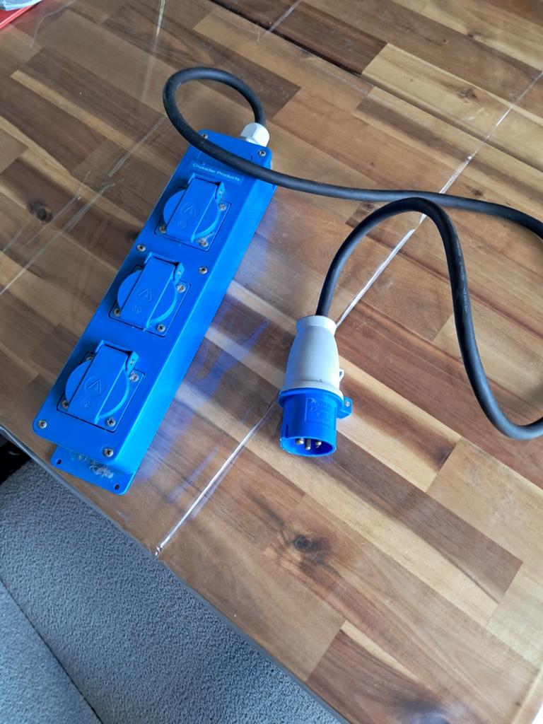 Blauwe CEE verlengkabel met 3 stopcontacten, Ophalen, Gebruikt
