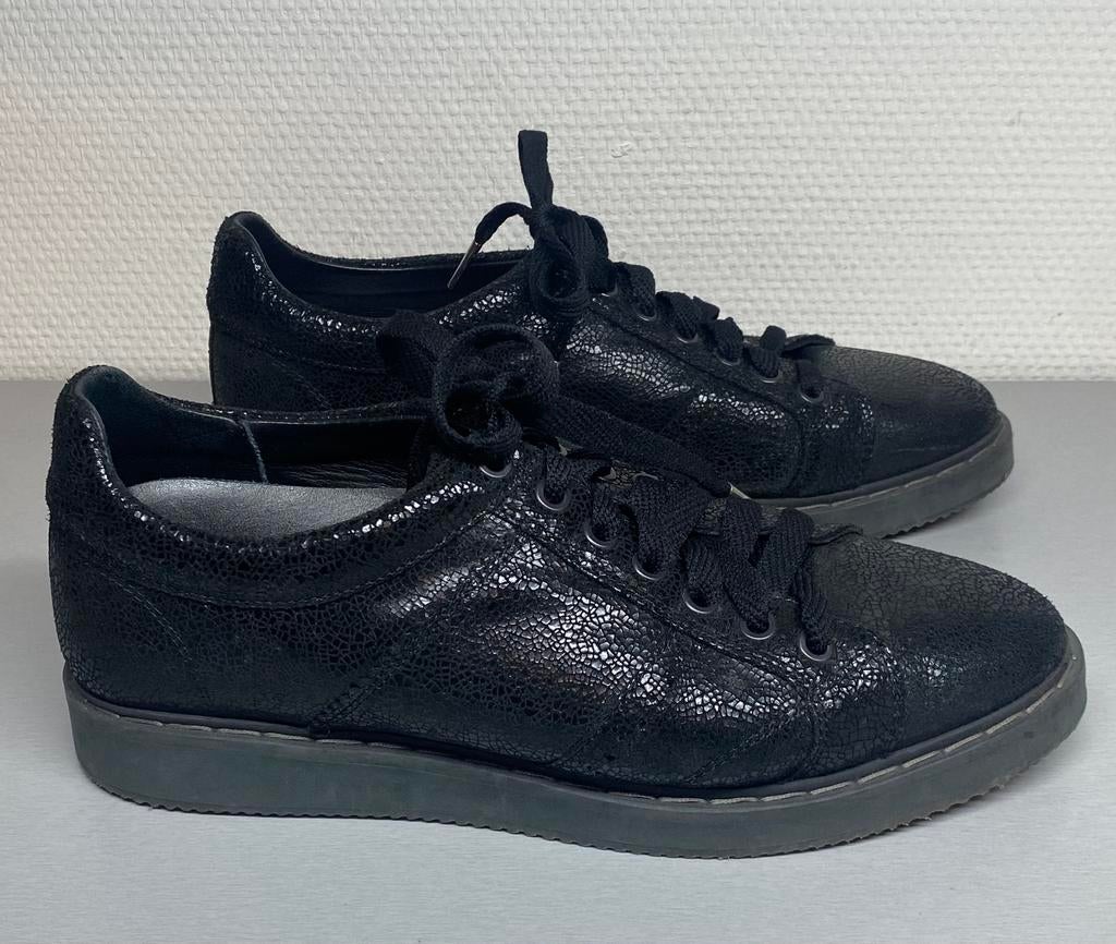 Zwarte zgan zwarte sneakers van NUBIKK mt 41, Kleding | Dames, Schoenen, Zwart, Ophalen of Verzenden, Sneakers of Gympen, Zo goed als nieuw