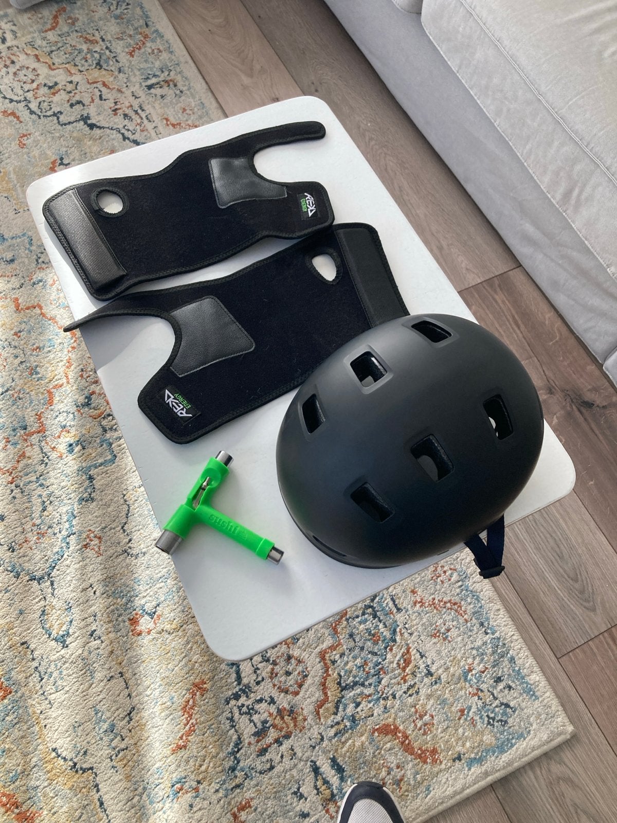 Oxelo skateboardhelm en beschermers, Ophalen of Verzenden, Zo goed als nieuw